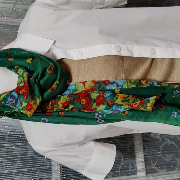 Thin fashion Scarf green and multi color flowers - Picture 2 of 4